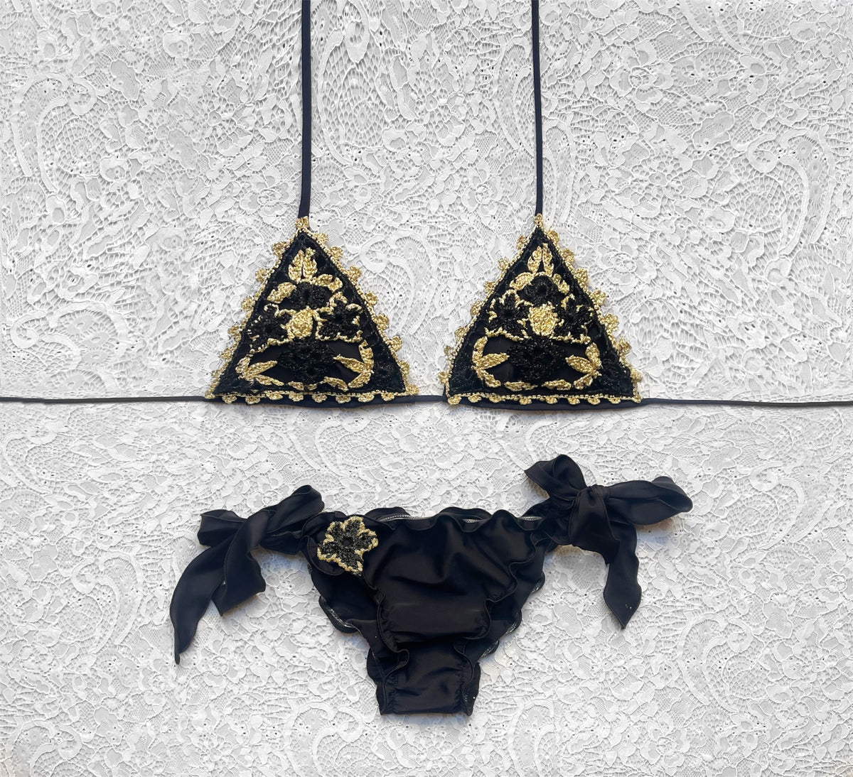 Bikini Triangolo Fiore del Pensiero Nero e Oro Bicolor Limited Edition