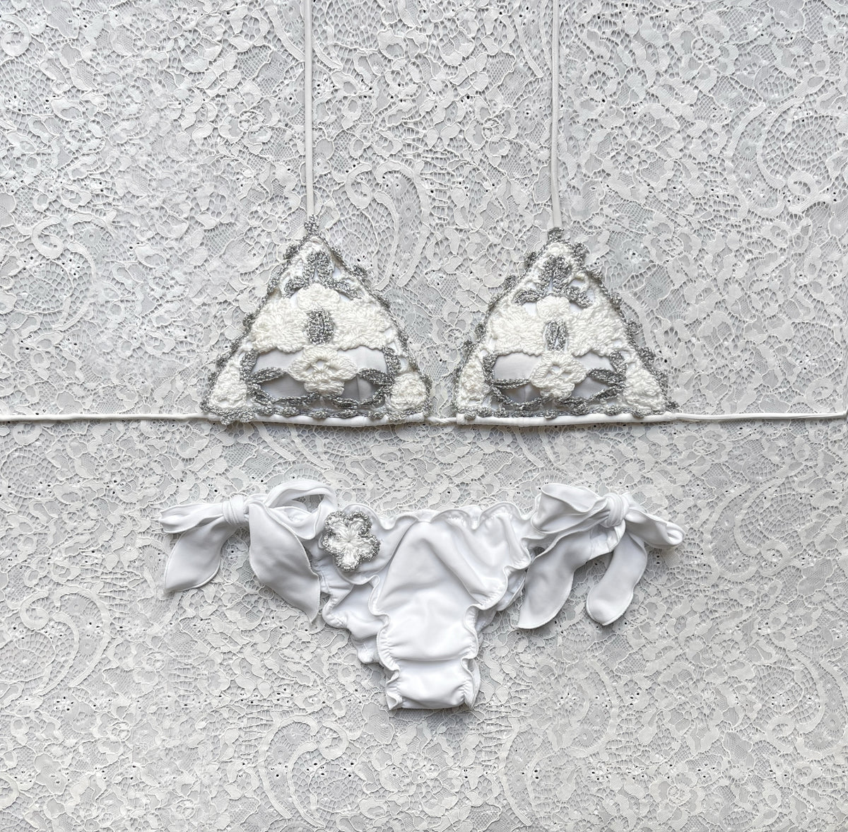 Bikini Triangolo Fiore del Pensiero Bianco e Argento Bicolor Limited Edition
