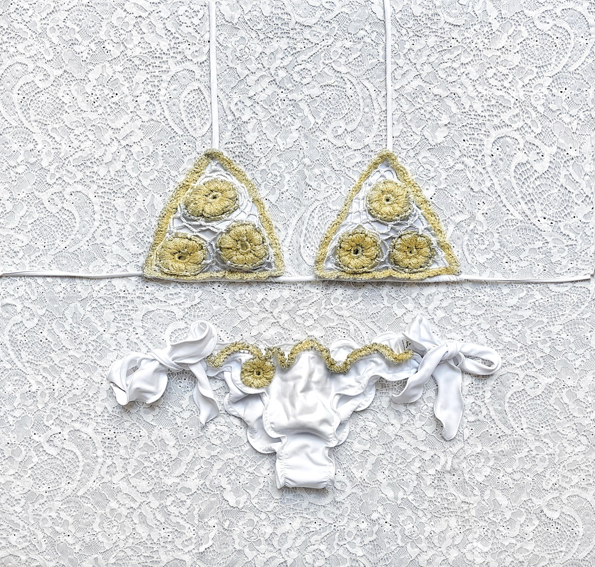 Bikini Triangolo Rosone Bianco e Oro
