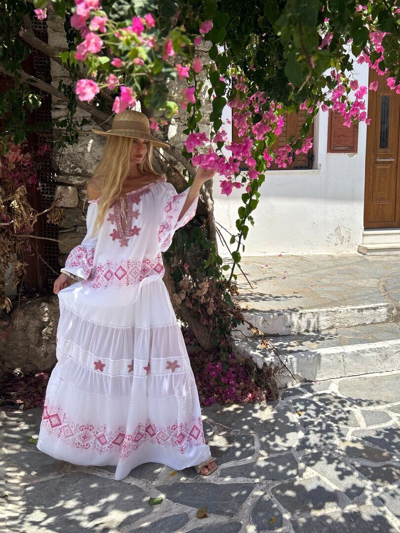Casacca e Gonna Lunga Bianca Punto e Croce Rosa